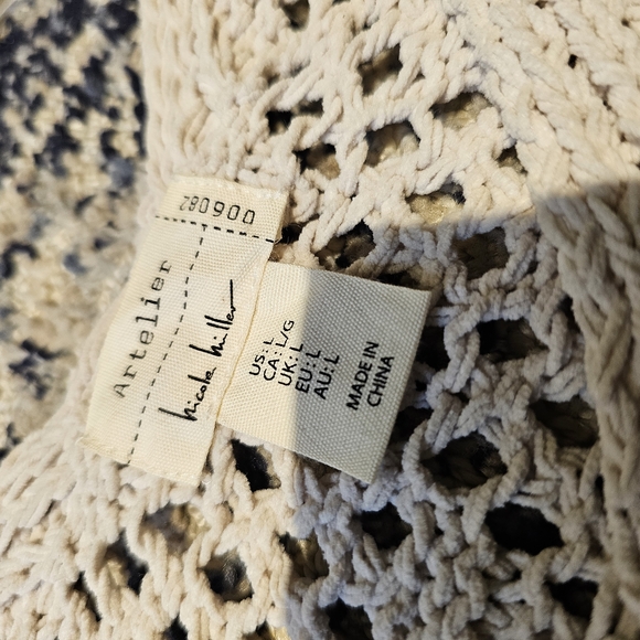 Nicole Miller Cream V-Neck Sweater with Geometric Knit - Picture 2 of 3